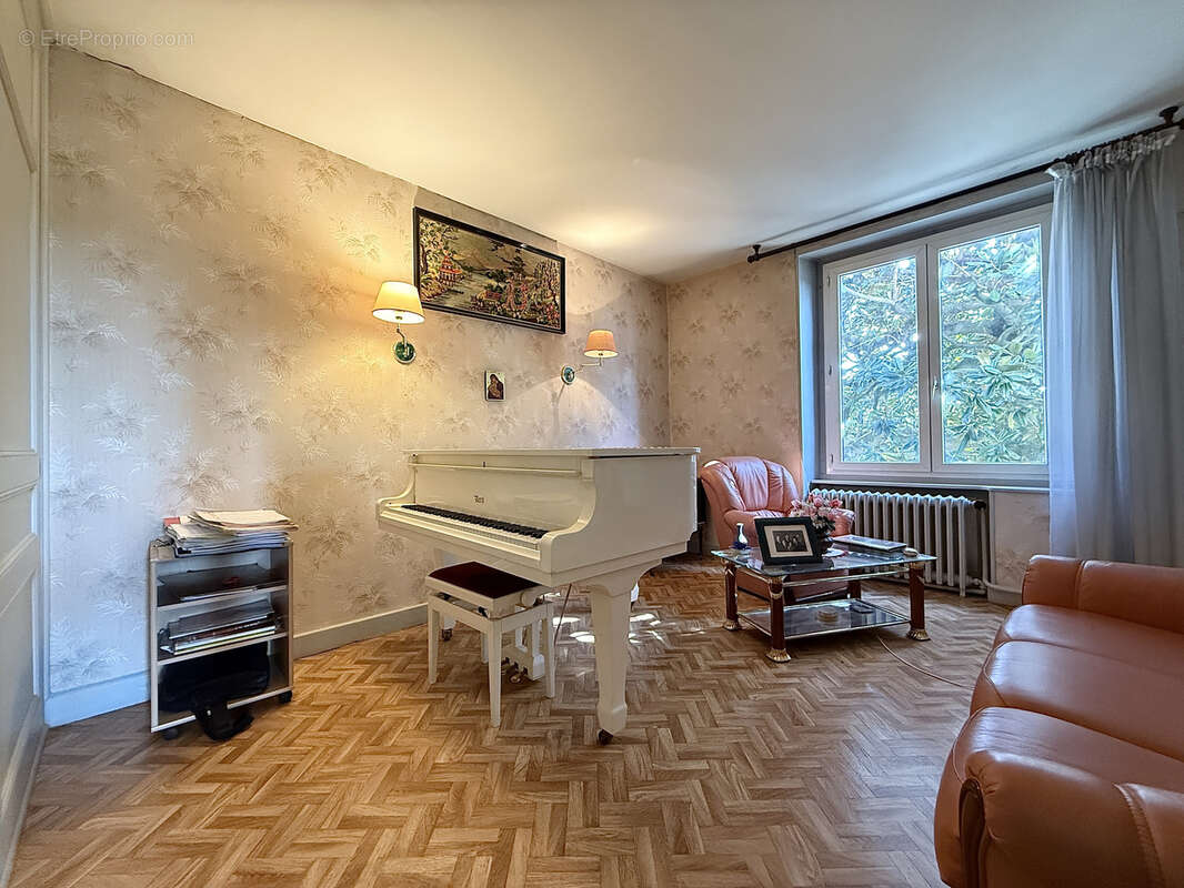 Maison à LIMONY