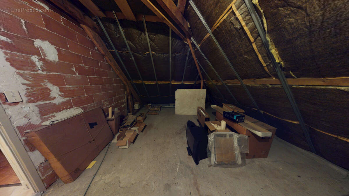 Appartement à SALLES-CURAN