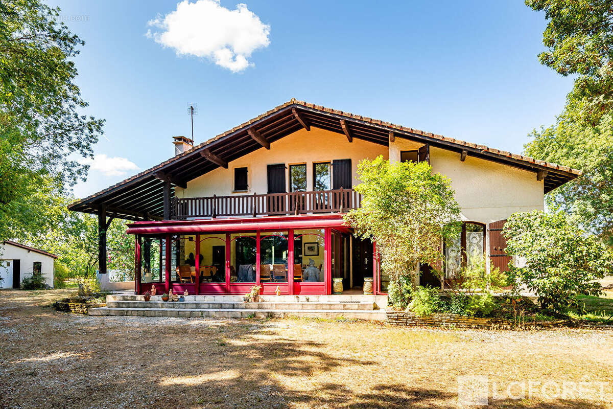 Maison Saint Loubes  7 pièce(s) 226 m2 - photo 3