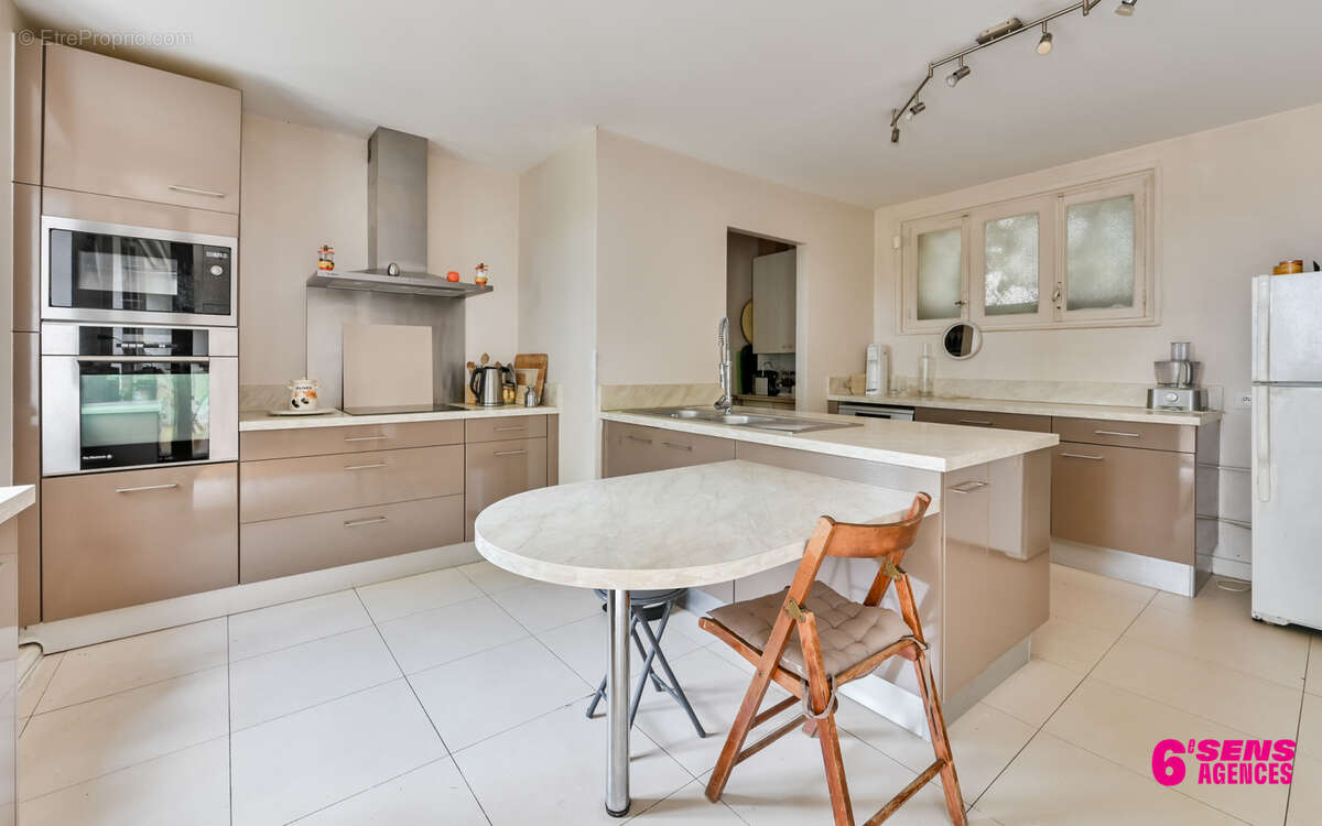 Maison à CHARBONNIERES-LES-BAINS