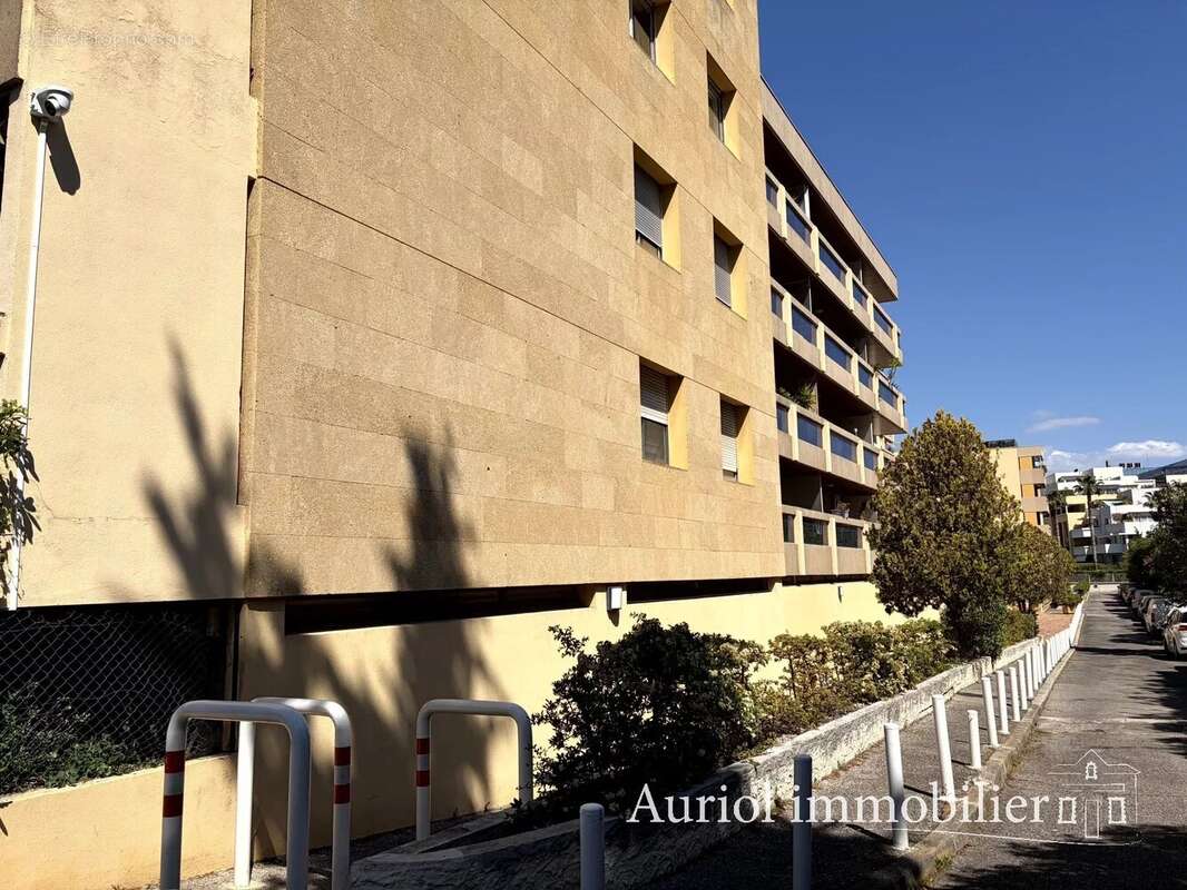 Commerce à MARSEILLE-8E
