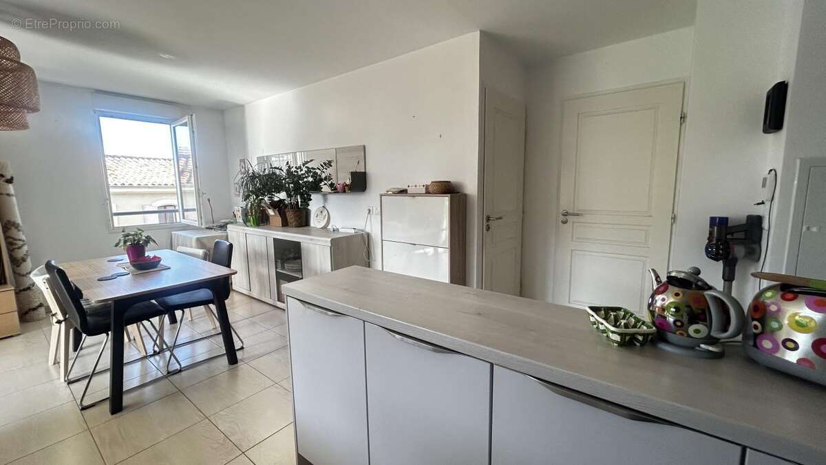 Appartement à MARSEILLE-4E