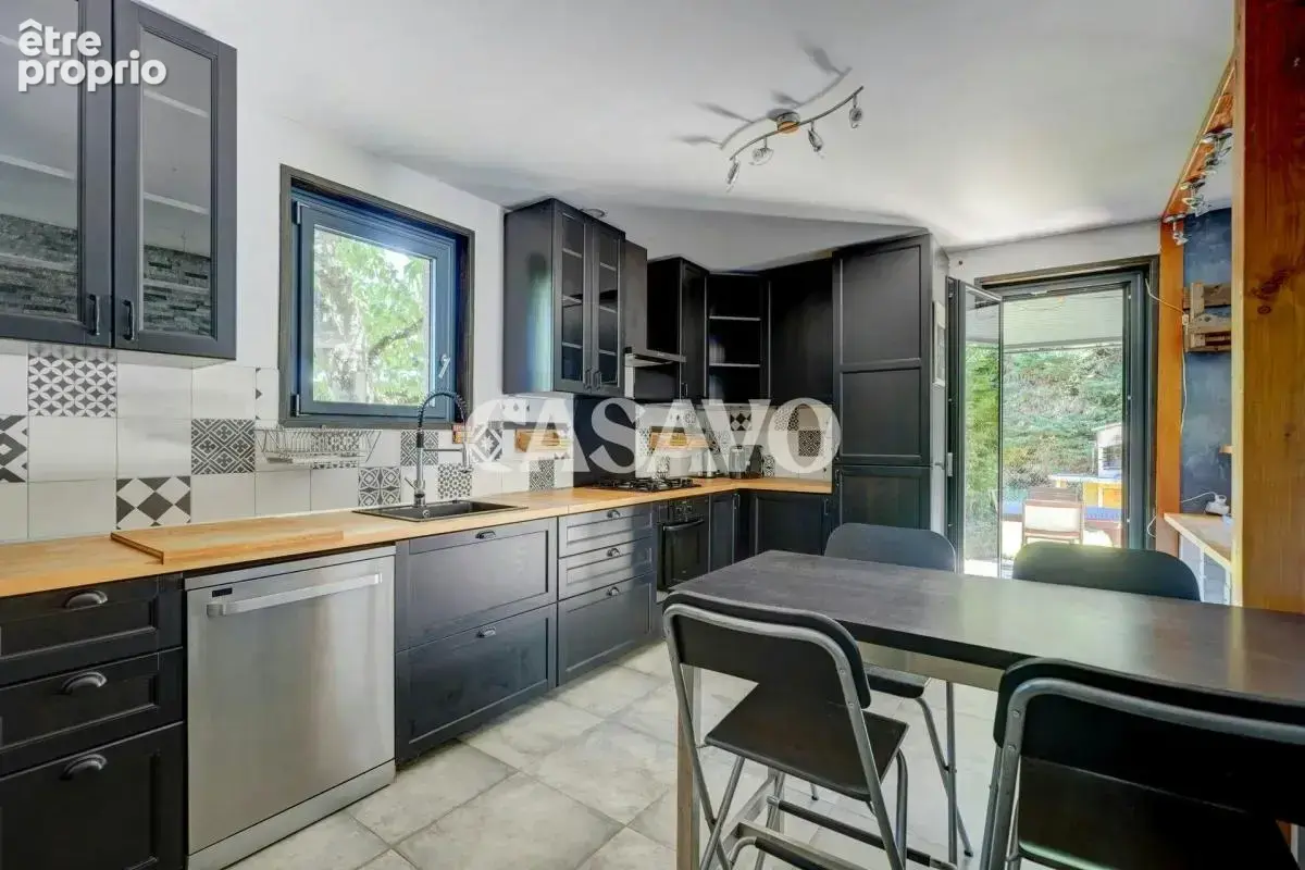Vente Maison 6 pièces de 170m² - 69720 Saint-Laurent-de-Mure - photo 3