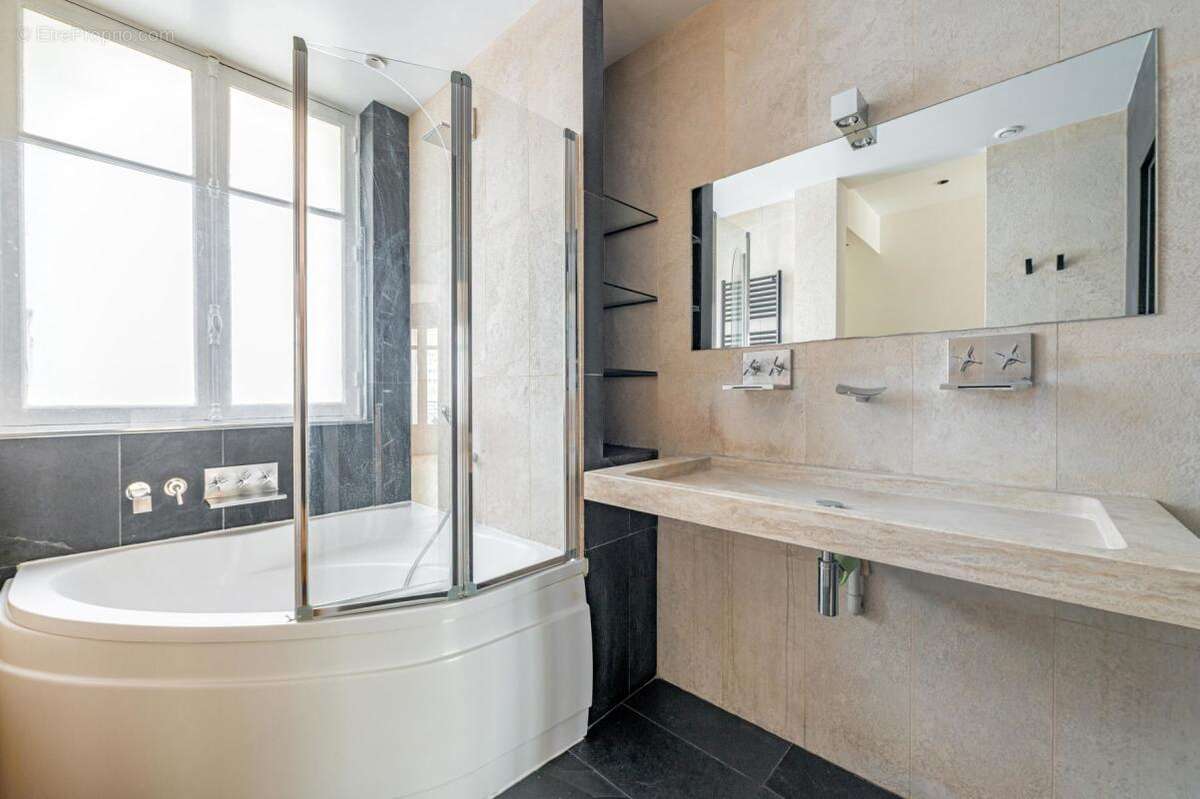 Appartement à PARIS-4E