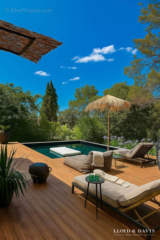 SUPERBE PISCINE - Maison à NIMES