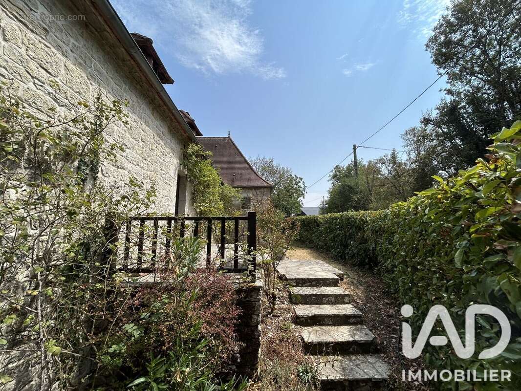 Maison 215 m² à Montfaucon  - photo 3