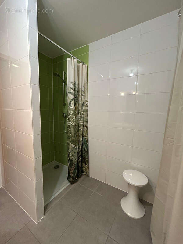 Riedisheim appartement 4 pièces, 82 m2, 3 chambres, une terrasse semi couverte au RDC d'une petite résidence. - photo 5