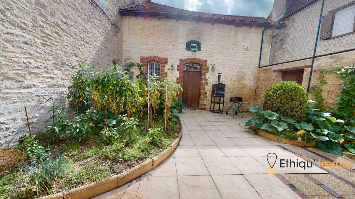 Maison 286 m² à Troyes  - photo 3