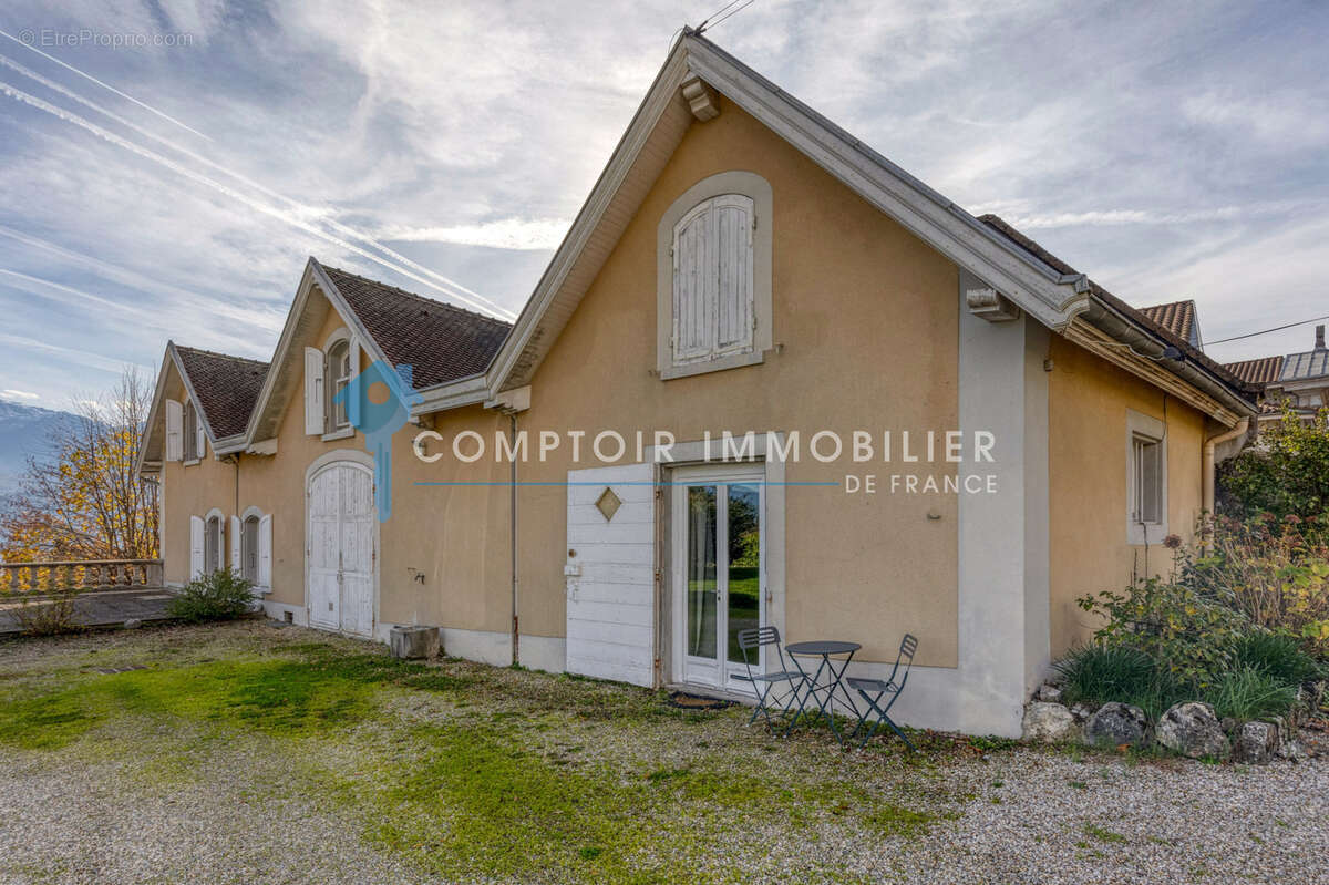 Maison à MEYLAN