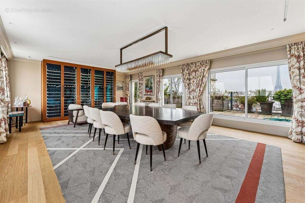 Appartement à PARIS-16E