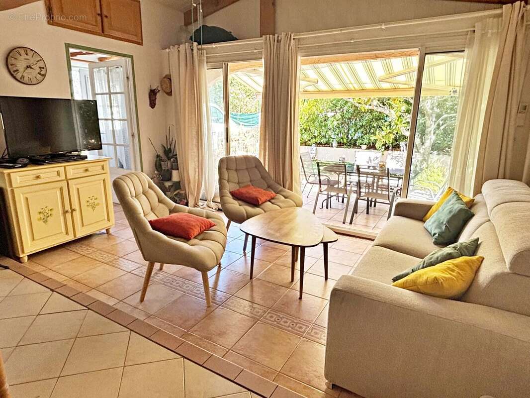 Maison à ROQUEBRUNE-SUR-ARGENS
