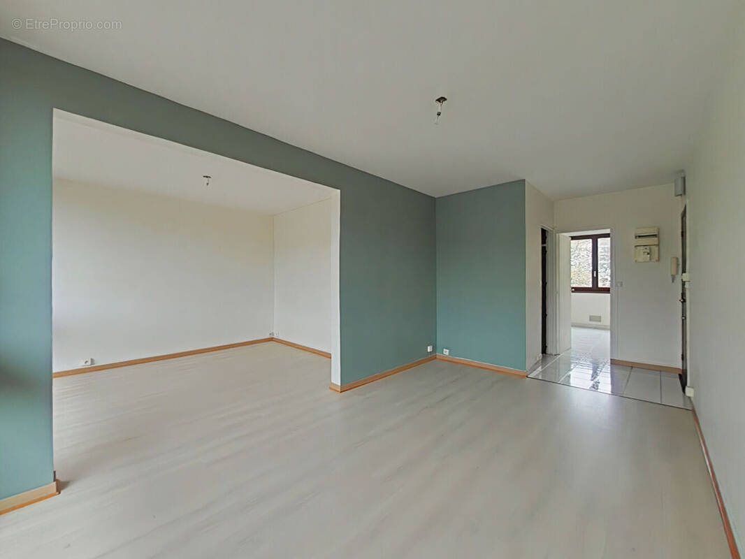 Appartement à FONTENAY-LE-FLEURY