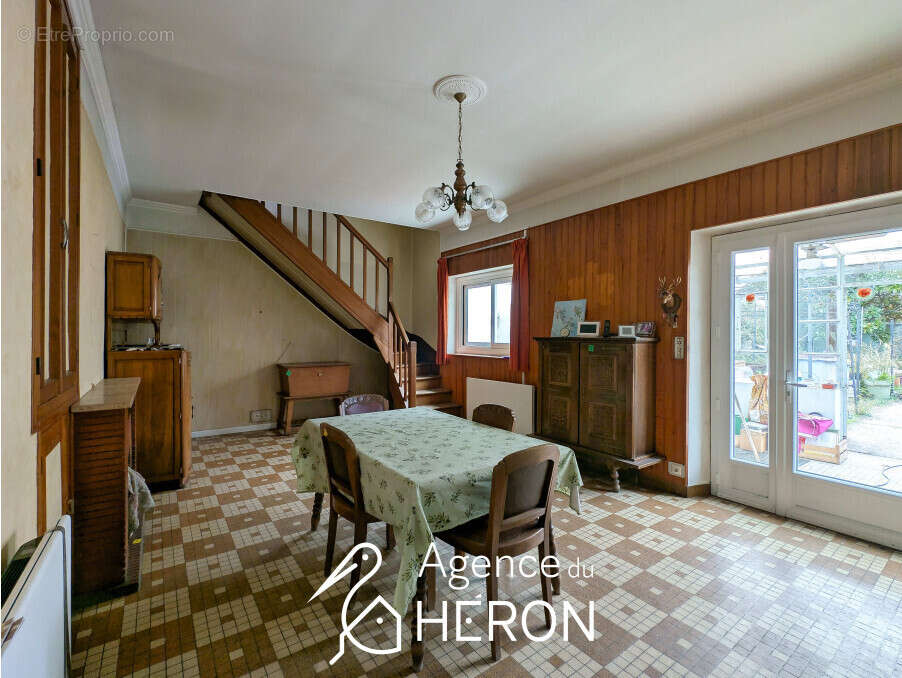 Maison à LA MADELEINE-SUR-LOING