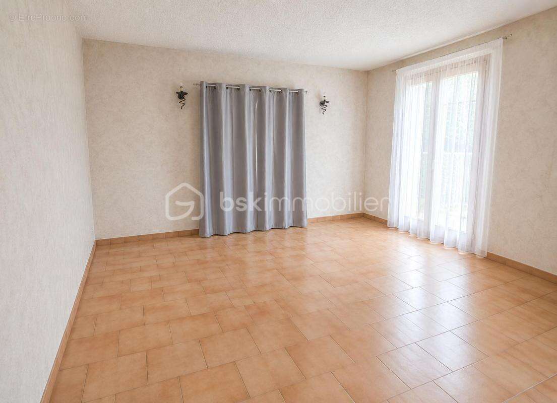 BÉTHENY – Maison familiale 3 chambres, avec jardin dans un quartier résidentiel recherché - photo 12