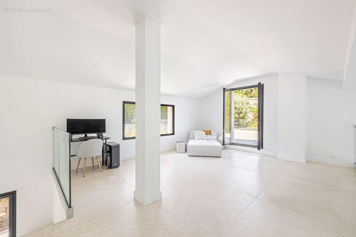 Maison à VALLAURIS