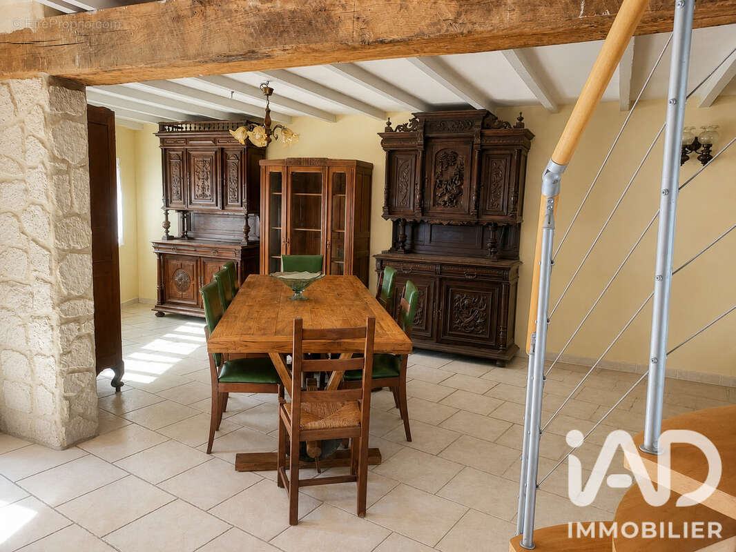 Maison 165 m² à Alloue  - photo 3
