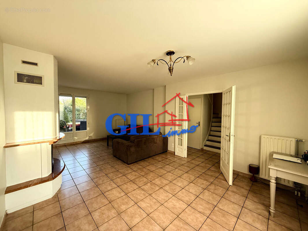 Maison à SAVIGNY-LE-TEMPLE