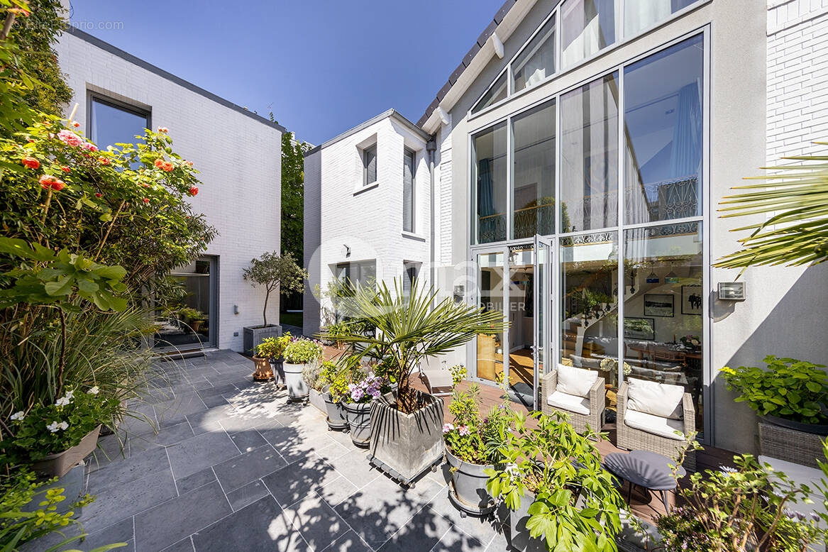 Maison à COURBEVOIE