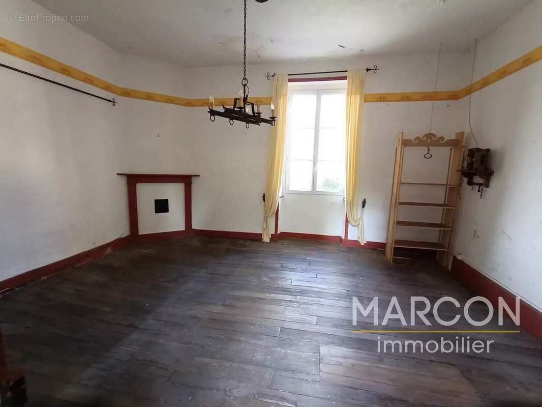 Maison à SAINT-MEDARD-LA-ROCHETTE