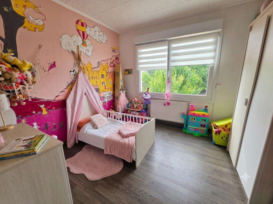 Exclusivité : Charmante Maison "Vanesse" individuelle avec vaste jardin et sous-sol complet ! - photo 4