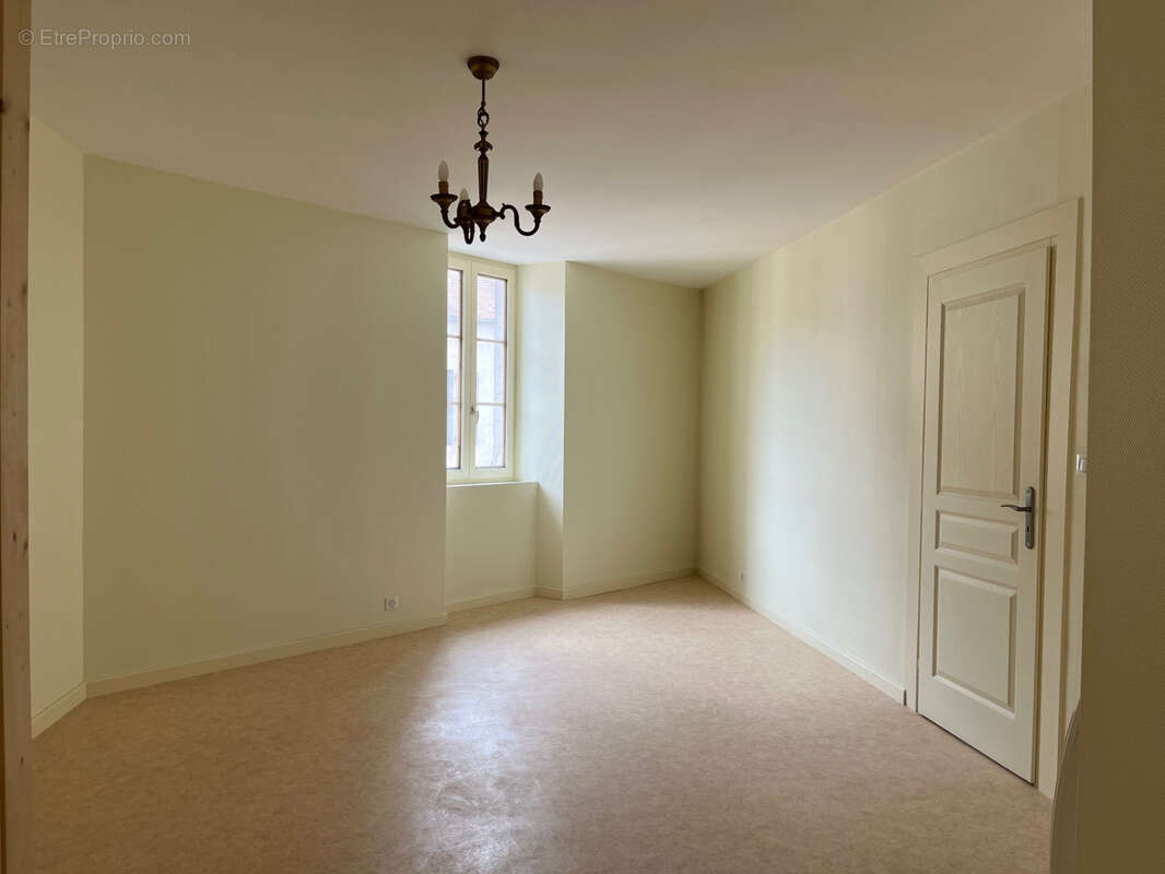 Maison à COUSSAC-BONNEVAL