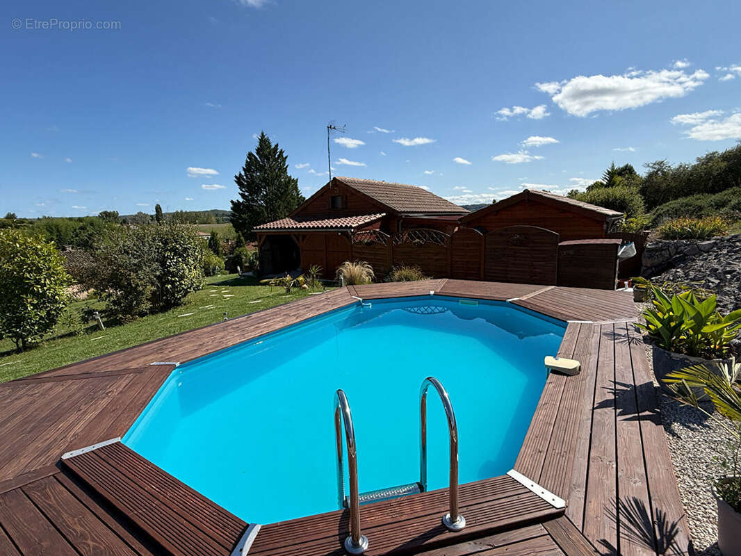 Ensemble de 3 chalets en bois, site de villégiature avec piscine - photo 11