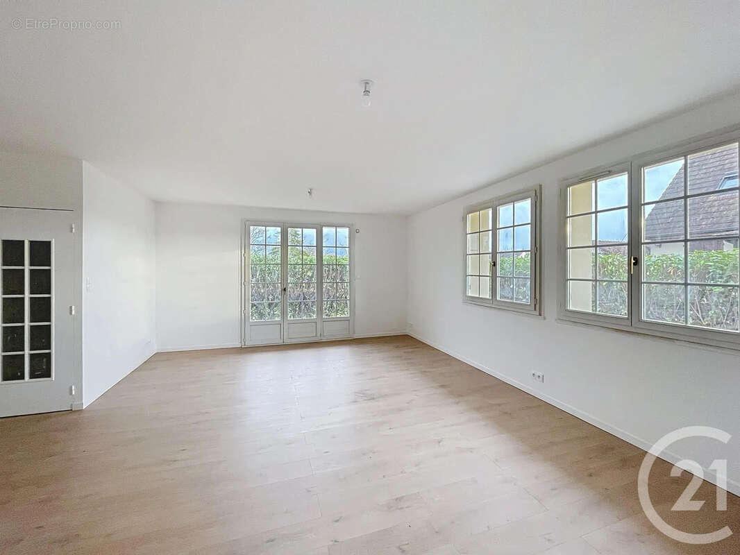 Maison à CHEVIGNY-SAINT-SAUVEUR