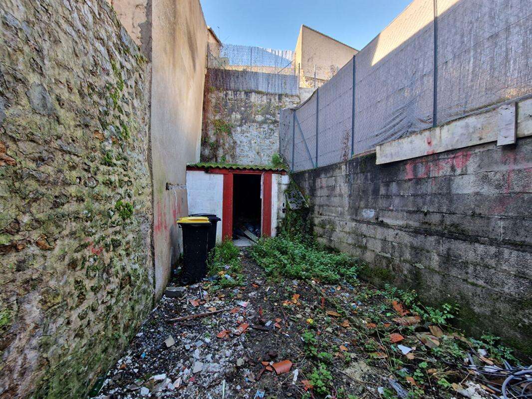 Maison à LUSIGNAN