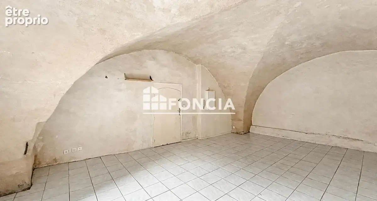 Grand studio de caractère au cœur de Montpellier — fort potentiel, libre immédiatement - photo 3