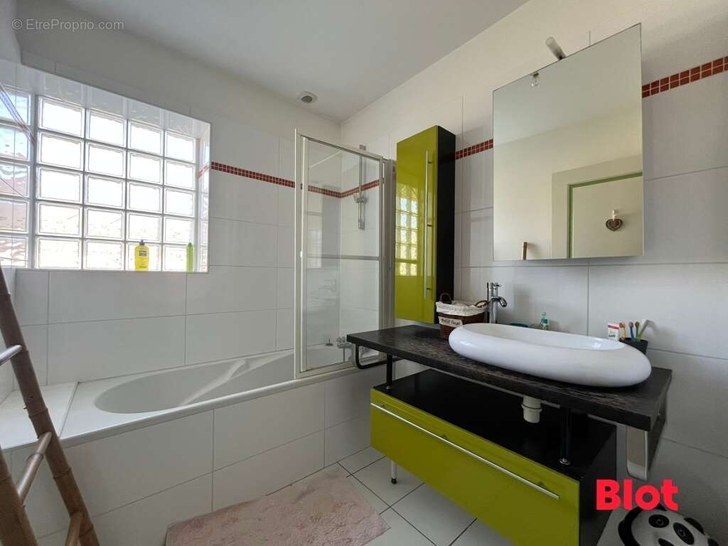 Maison à BAIN-DE-BRETAGNE