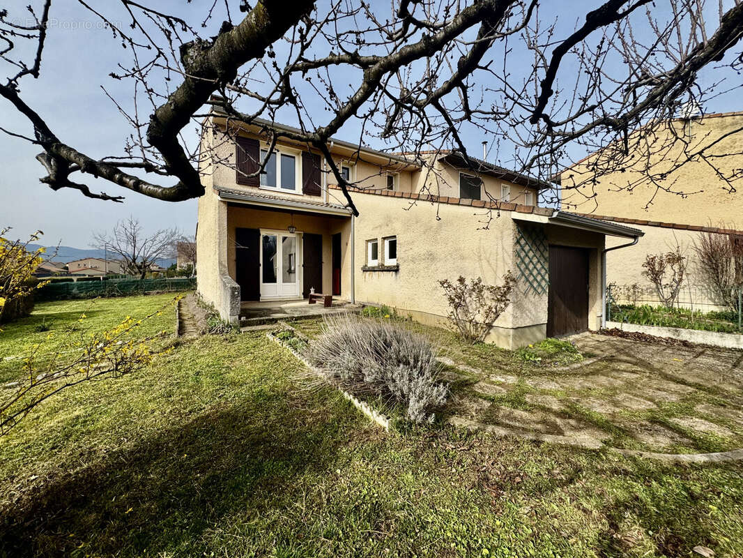Maison à DAVEZIEUX