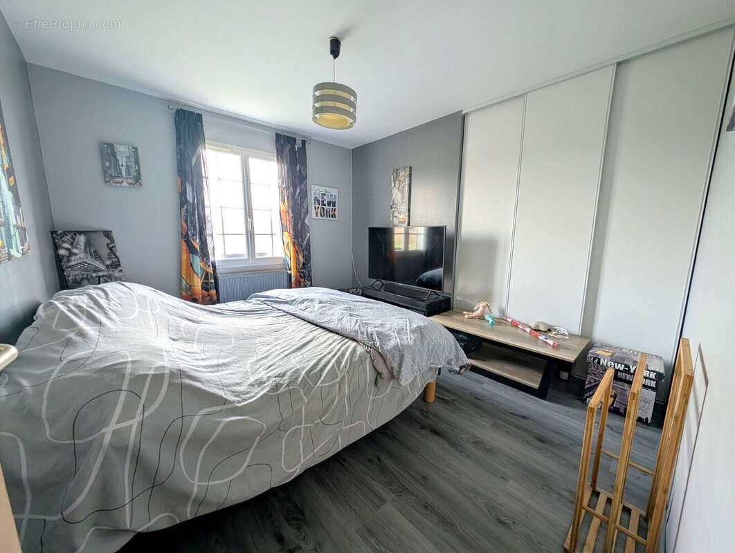 Pavillon sur sous-sol complet, terrain 7600m² - photo 10