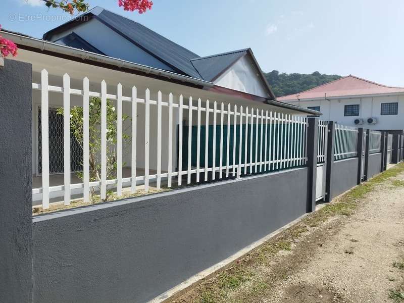 Appartement à REMIRE-MONTJOLY