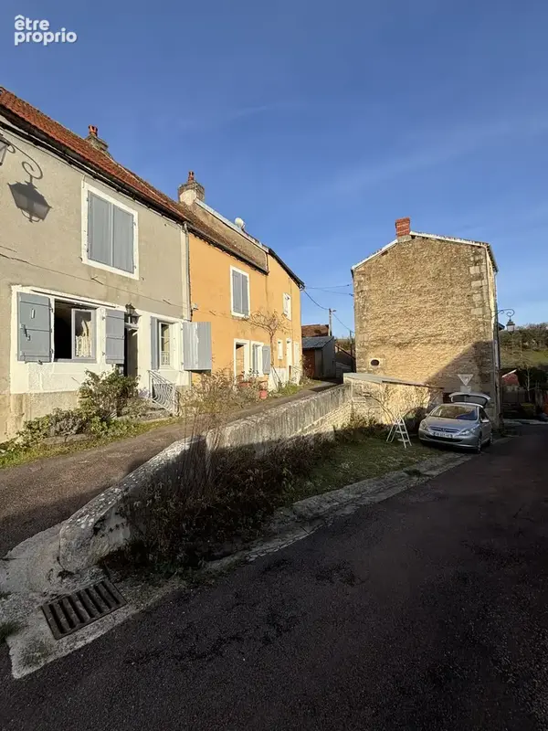 AIGNAY LE DUC  Maison du XVIè s de 125 m2 avec une terrasse et un terrain non attenant de 240m2 - photo 2