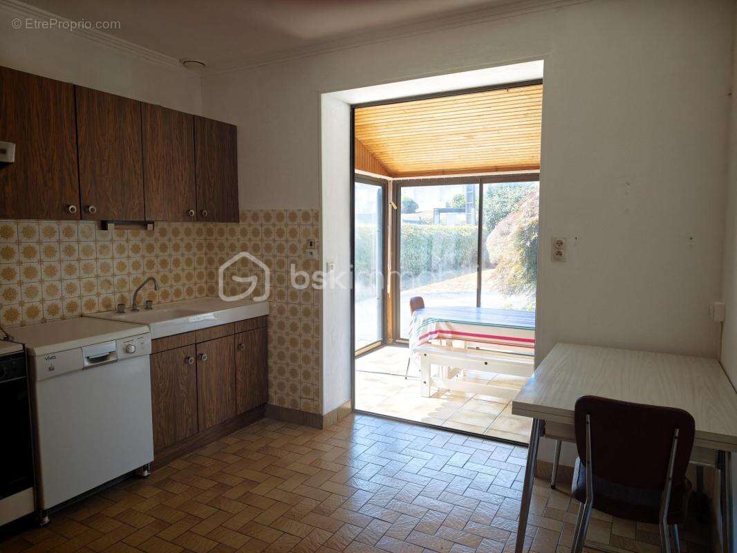 Maison à rénover avec beau potentiel - garage et sous sol complet - photo 7