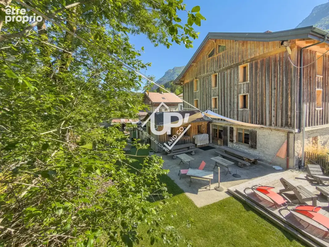 Ensemble immobilier de caractère – Plus de 530 m² au cœur des Aravis - photo 3