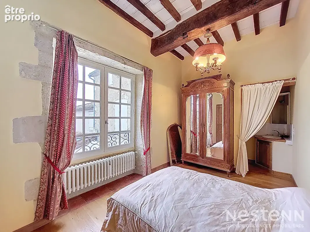 A Vendre Maison de ville en pierre rénovée avec garage et jardin à proximité immédiate du centre-ville - photo 4