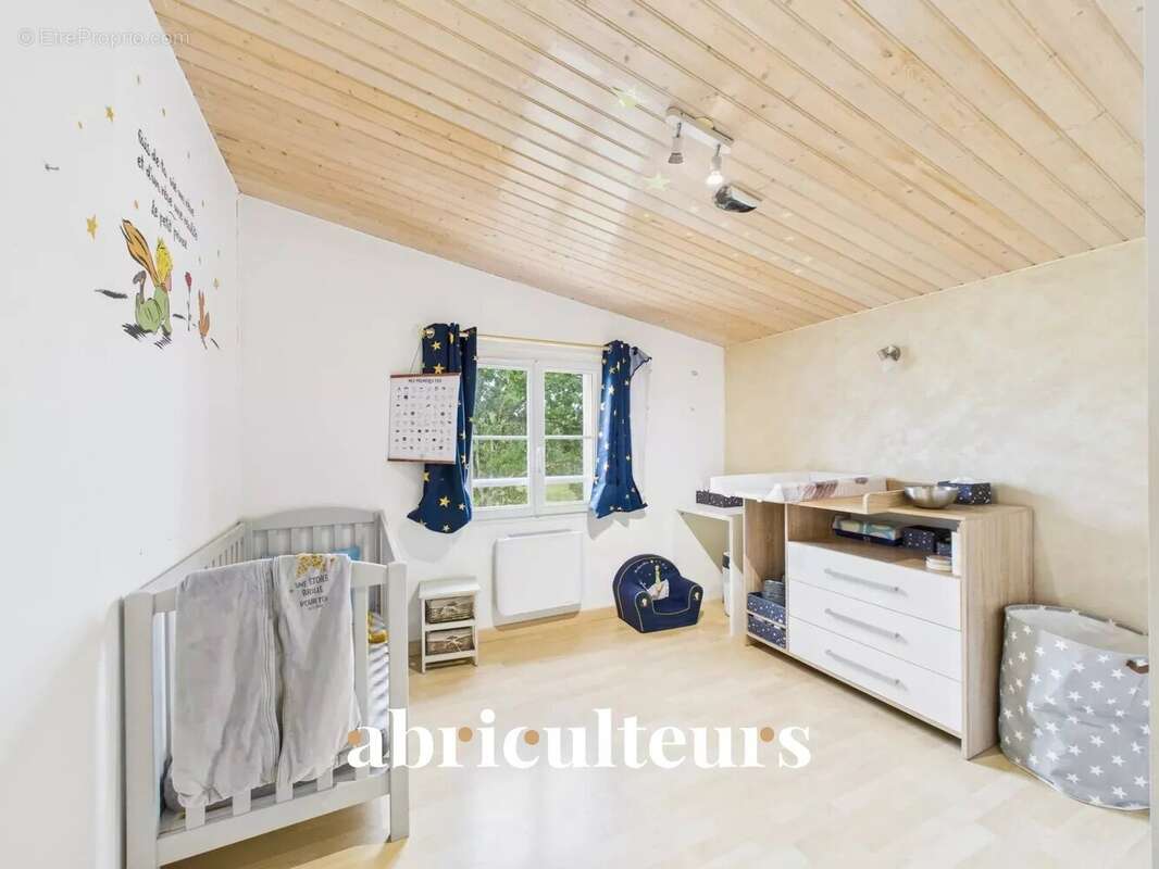 Maison à SAINT-HILAIRE-DE-CHALEONS