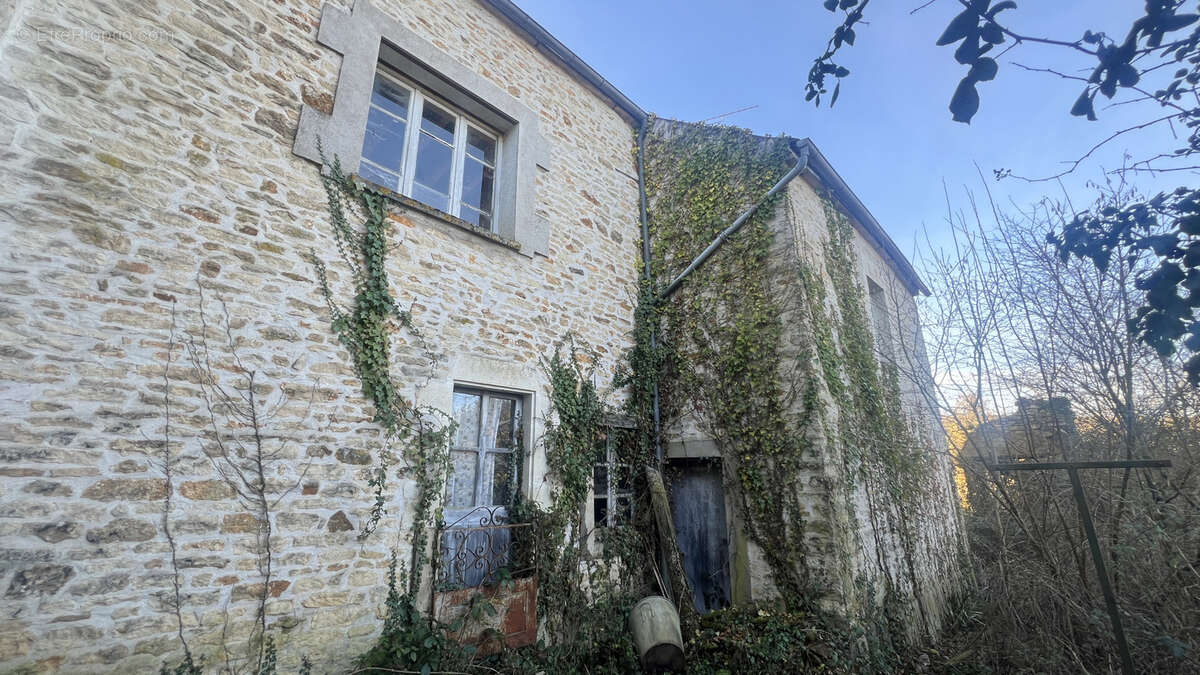 Maison à MONTILLOT
