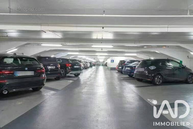 Photo 1 - Parking à PARIS-9E