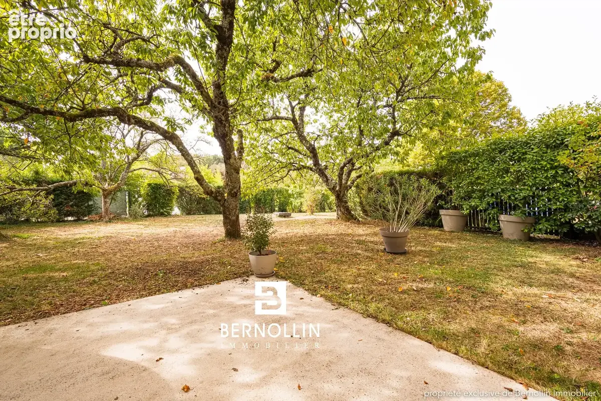 Authentique maison en pierre entièrement rénovée, 244 m2, 6 chambres, avec garage et terrain clos à Cuisiat - photo 8