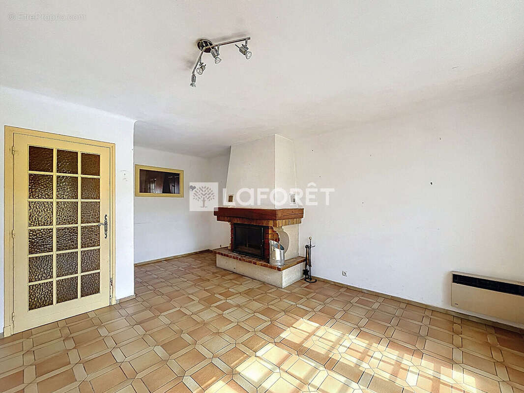 Maison à PEZILLA-LA-RIVIERE