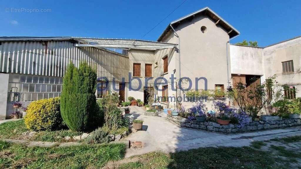 Maison à SAINT-HILAIRE-DU-ROSIER