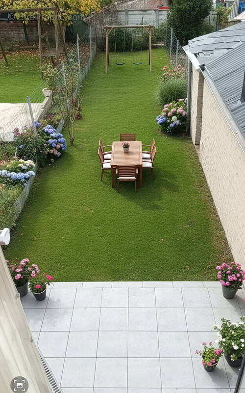 jardin décoré par IA - Maison à HIRSON