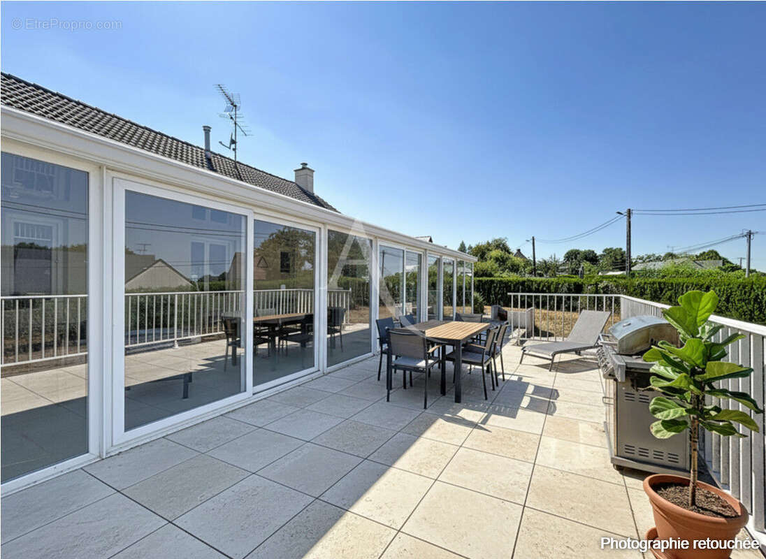 Maison 3 chambres avec vie de plain pied, garage, véranda, terrasse et jardin en impasse - photo 17