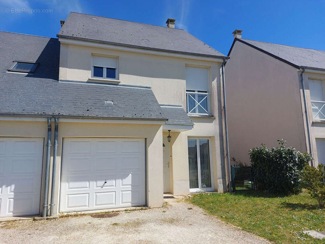 Maison à LA CHAPELLE-SAINT-URSIN