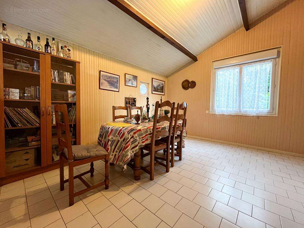 Maison à SAINT-GENOU