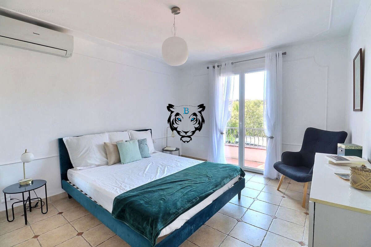 Maison à LES ISSAMBRES