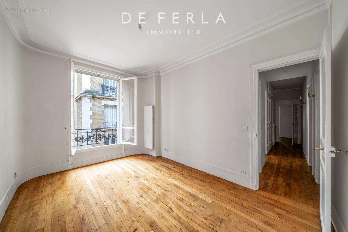Appartement à PARIS-7E