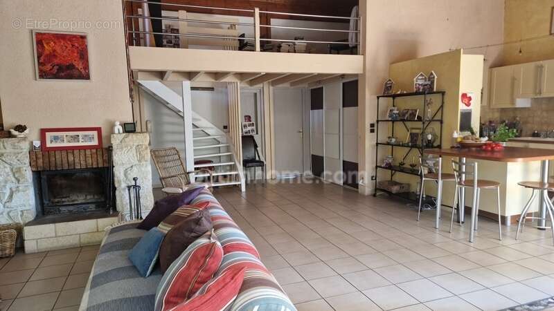 Maison à SAINT-JEAN-D'ILLAC